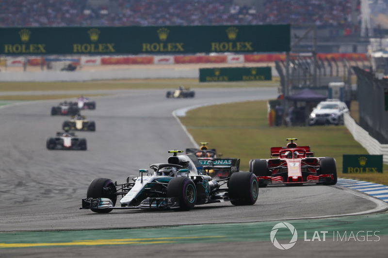 Valtteri Bottas, Mercedes AMG F1 W09, leads Kimi Raikkonen, Ferrari SF71H, and Max Verstappen, Red Bull Racing RB14