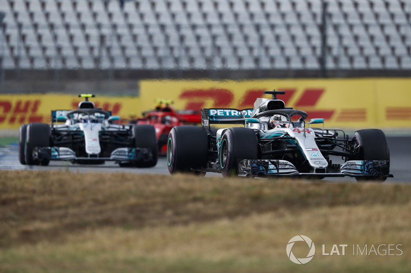 Lewis Hamilton, Mercedes AMG F1 W09, Valtteri Bottas, Mercedes AMG F1 W09