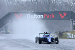 Billy Monger fait son retour en monoplace au volant d'une Carlin de British F3