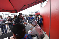 #23 United Autosports Ligier LMP2, P: Fernando Alonso, #67 Chip Ganassi Racing Ford GT, GTLM: Ryan