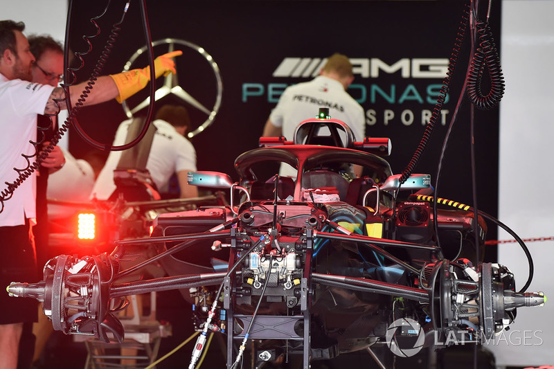 Передняя подвеска Mercedes AMG F1 W09