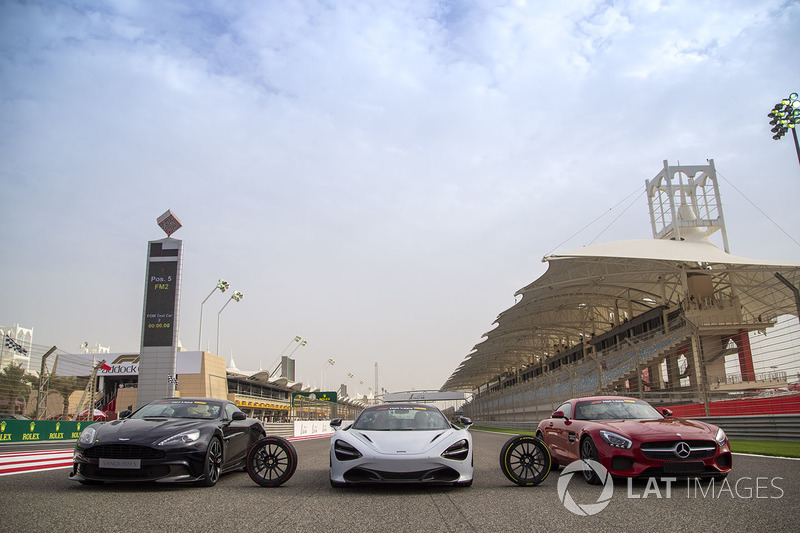 Pirelli Hot Laps coches en la parrilla