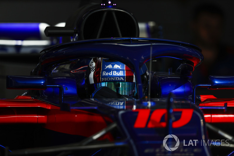 <img src="https://cdn-1.motorsport.com/static/custom/car-thumbs/F1_2018/TESTS/tororosso.png" alt="" width="250" /> Toro Rosso