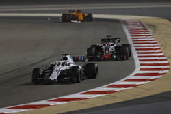 Лэнс Стролл, Williams FW41, и Ромен Грожан, Haas F1 Team VF-18