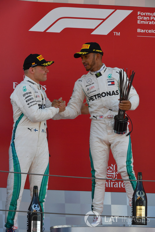 Valtteri Bottas, Mercedes-AMG F1 and Lewis Hamilton, Mercedes-AMG F1 celebrate on the podium with the trophy