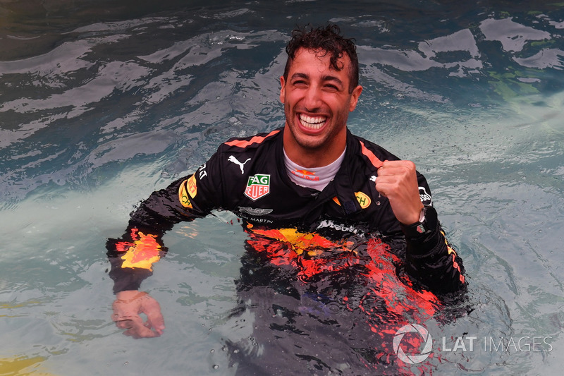 Daniel Ricciardo: "Acho que posso mostrar mais emoção hoje do que ontem. Dois anos de experiência, eu finalmente sinto que a redenção chegou.”