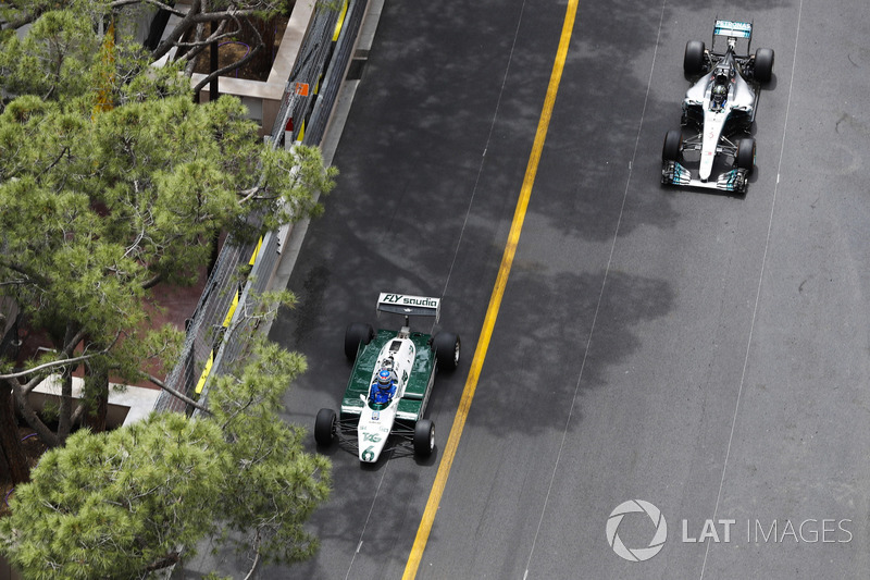 Keke Rosberg, 1982 World Champion, and his son Nico Rosberg, 2016 World Champion, lap the circuit in their championship winning cars