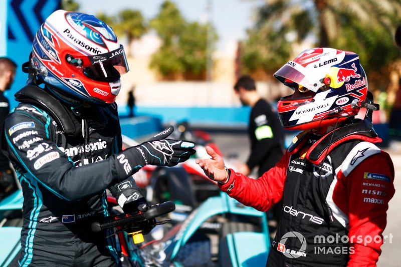 Mitch Evans, Jaguar Racing, Jaguar I-Type 4, talks with Sébastien Buemi, Nissan e.Dams, Nissan IMO2, in the pits