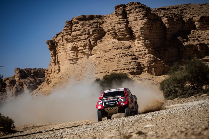 #304 Toyota Gazoo Racing: Giniel De Villiers, Alex Haro Bravo