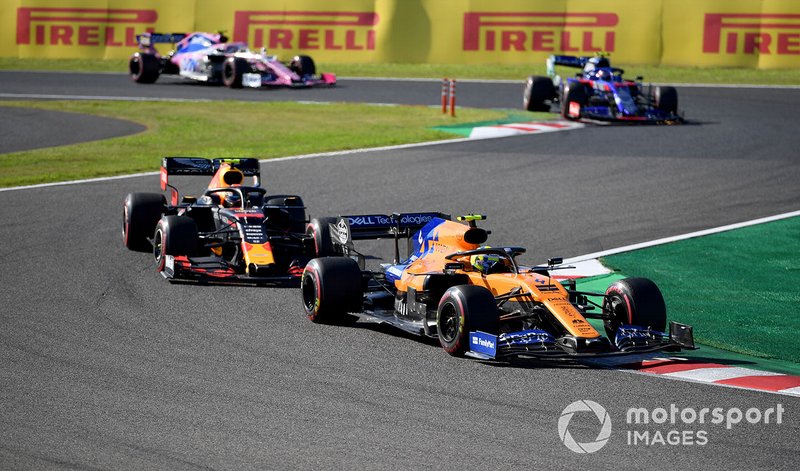 Lando Norris, McLaren MCL34, precede Alex Albon, Red Bull RB15, e Pierre Gasly, Toro Rosso STR14