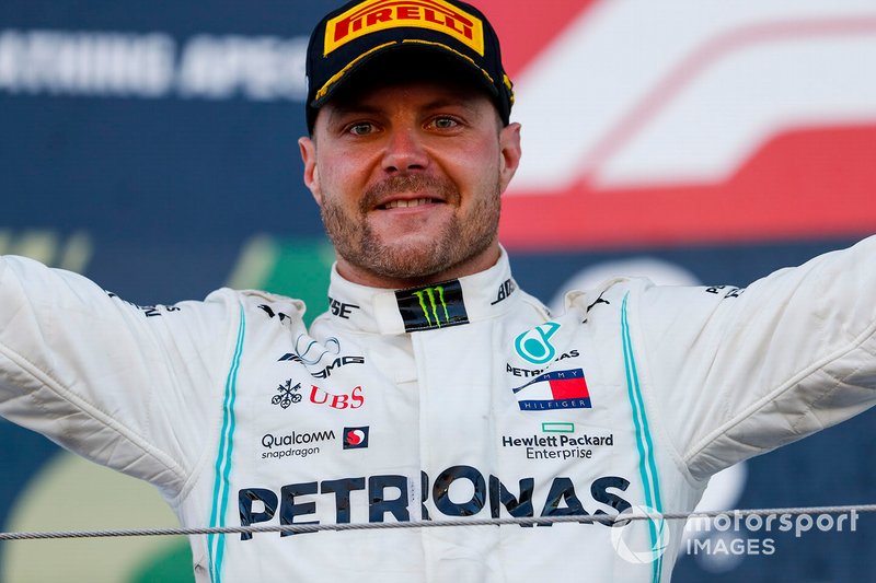 Race winner Valtteri Bottas, Mercedes AMG F1 celebrates on the podium