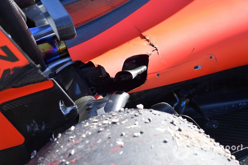 La suspensión dañada del monoplaza de Sebastian Vettel, Ferrari SF90
