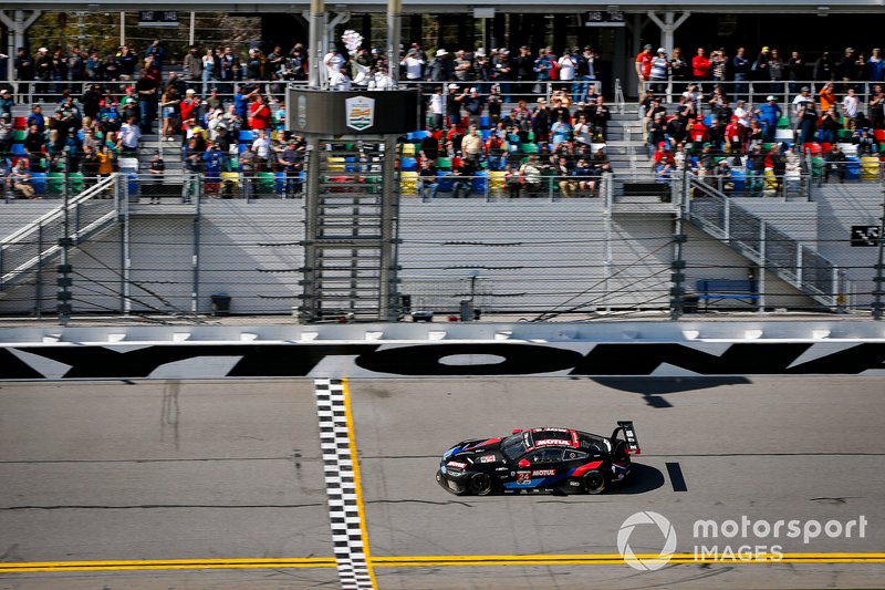 #24 BMW Team RLL BMW M8 GTE: Jesse Krohn, John Edwards, Augusto Farfus, Chaz Mostert takes the checkered flag