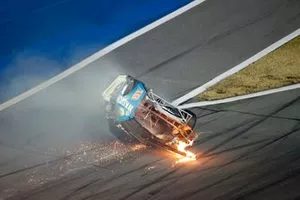 Last Lap.  Ryan Newman, Roush Fenway Racing, Ford Mustang Koch Industries, crash