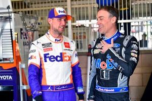 Denny Hamlin, Joe Gibbs Racing, Toyota Camry FedEx Office and Kevin Harvick, Stewart-Haas Racing, Ford Mustang Mobil 1