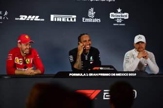 Sebastian Vettel, Ferrari, il vincitore della gara Lewis Hamilton, Mercedes AMG F1 e Valtteri Bottas, Mercedes AMG F1