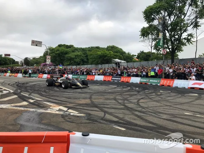 Emerson Fittipaldi com a Lotus no Festival Senna Tribute