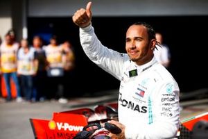 Lewis Hamilton, Mercedes AMG F1, festeggia nel parco chiuso