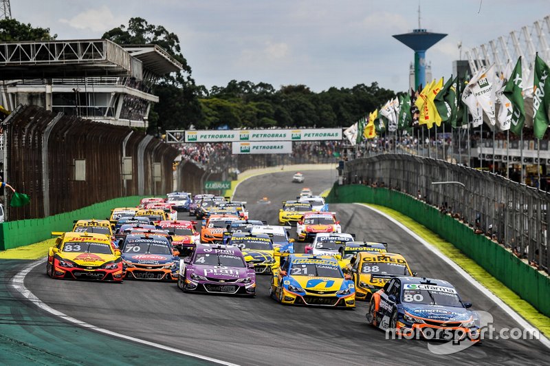 No Brasil, a CBA suspendeu as atividades no país por tempo indeterminado.