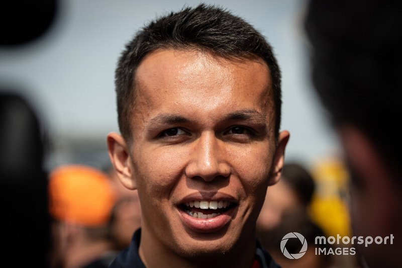 Alexander Albon, Red Bull Racing parle aux médias