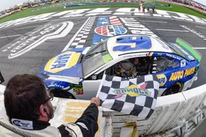 Race winner Chase Elliott, Hendrick Motorsports Chevrolet