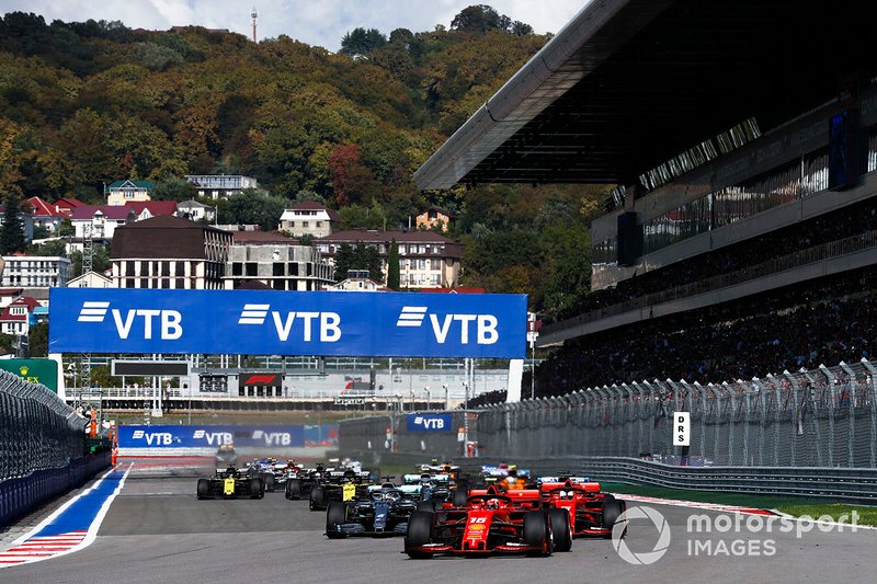Charles Leclerc, Ferrari SF90, Sebastian Vettel, Ferrari SF90, Lewis Hamilton, Mercedes AMG F1 W10, Carlos Sainz Jr., McLaren MCL34, Valtteri Bottas, Mercedes AMG W10