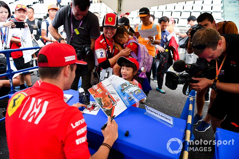 Charles Leclerc, Ferrari signs an autograph for a fan