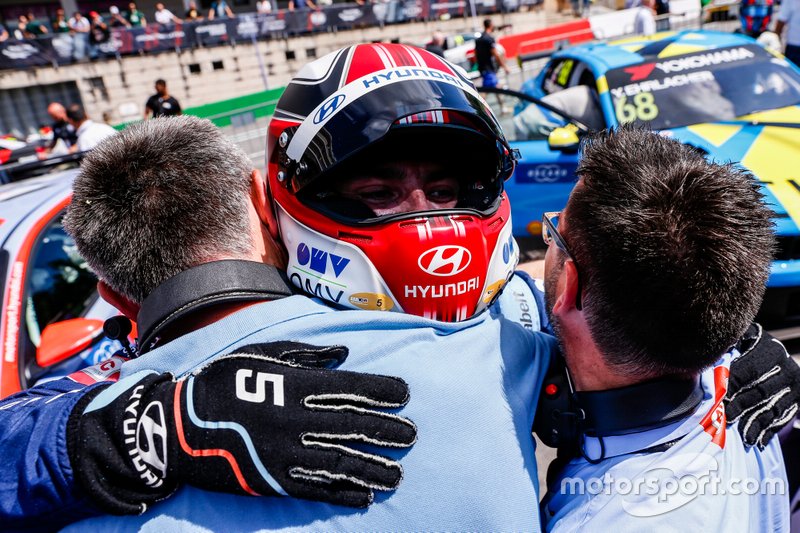 Race winner Norbert Michelisz, BRC Hyundai N Squadra Corse Hyundai i30 N TCR