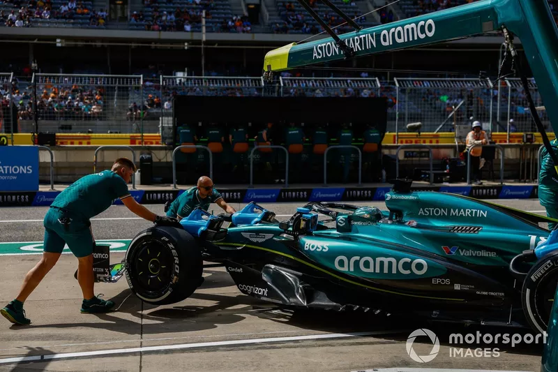 Lance Stroll, Aston Martin AMR24, dans la voie des stands