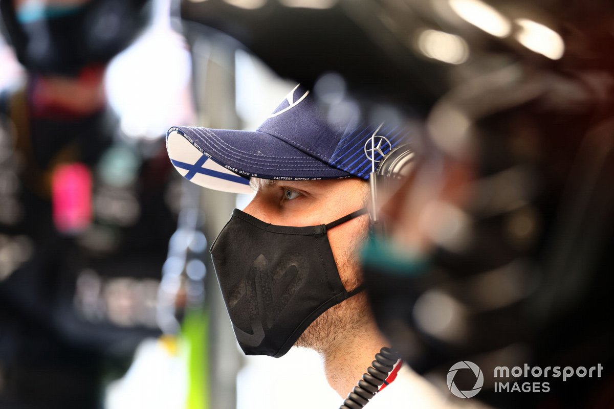 Valtteri Bottas, Mercedes, en el garaje