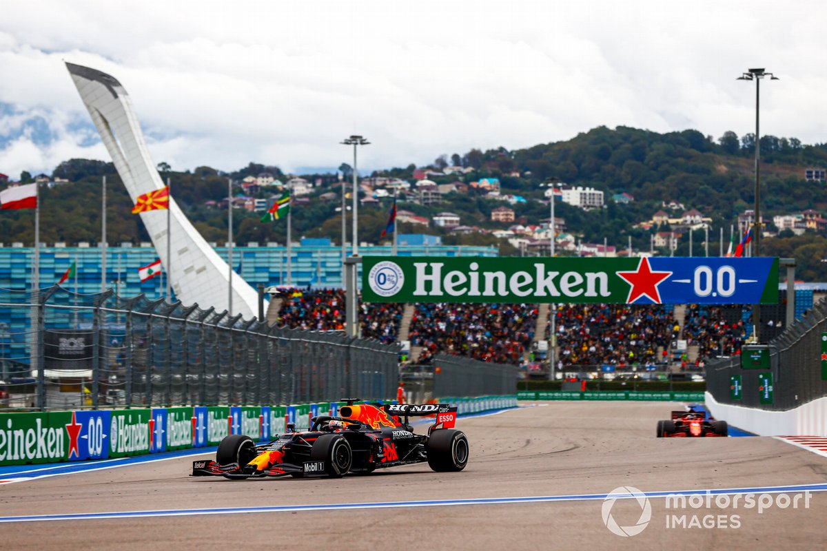 Max Verstappen, Red Bull Racing RB16B, Charles Leclerc, Ferrari SF21