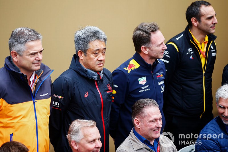 Gil de Ferran, Sporting Director, McLaren, Masashi Yamamoto, General Manager, Honda Motorsport, Christian Horner, Team Principal, Red Bull Racing, Cyril Abiteboul, Managing Director, Renault F1 Team, and former drivers Johnny Herbert, Jos Verstappen and Damon Hill, gathered for a photo call