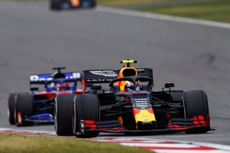 Pierre Gasly, Red Bull Racing RB15, Daniil Kvyat, Toro Rosso STR14