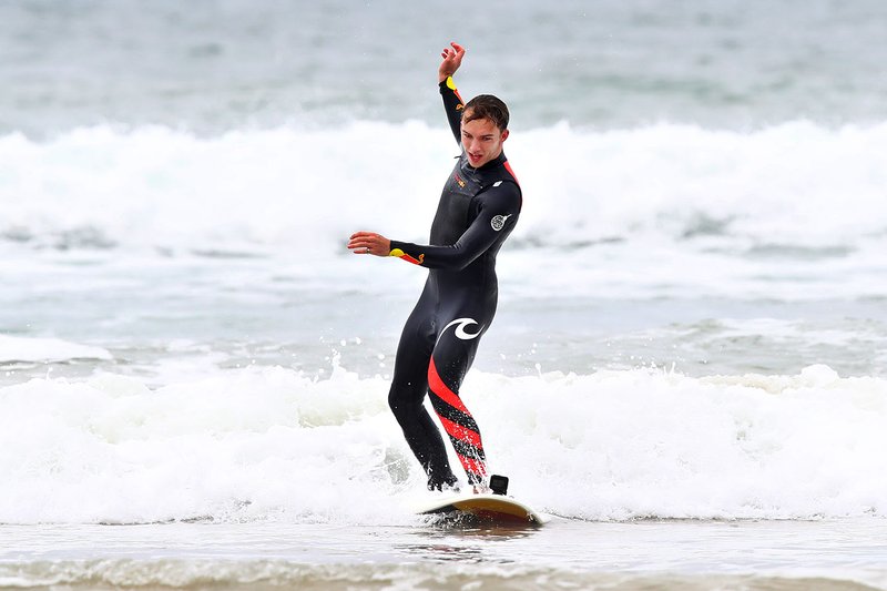 Pierre Gasly, Red Bull Racing, va a fare surf