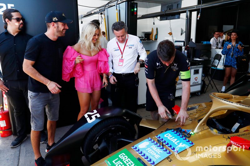 Rita Ora with Jean-Eric Vergne, DS TECHEETAH, Alejandro Agag, CEO, Formula E in the garage