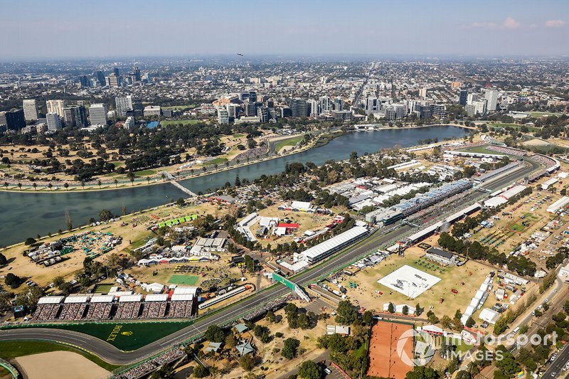 Une vue aérienne du circuit avant le départ