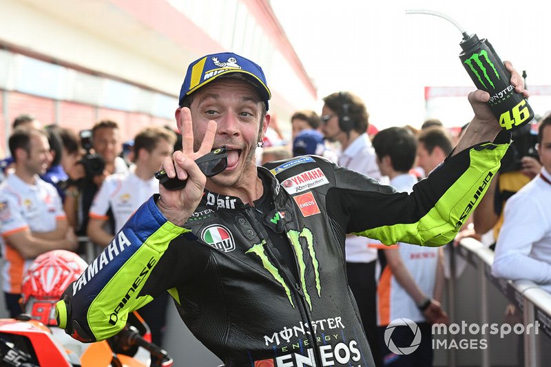 Segundo lugar Valentino Rossi, Yamaha Factory Racing celebra en parc ferme