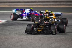 Kevin Magnussen, Haas F1 Team VF-19, leads Lando Norris, McLaren MCL34, Pierre Gasly, Red Bull Racing RB15, and Alexander Albon, Toro Rosso STR14