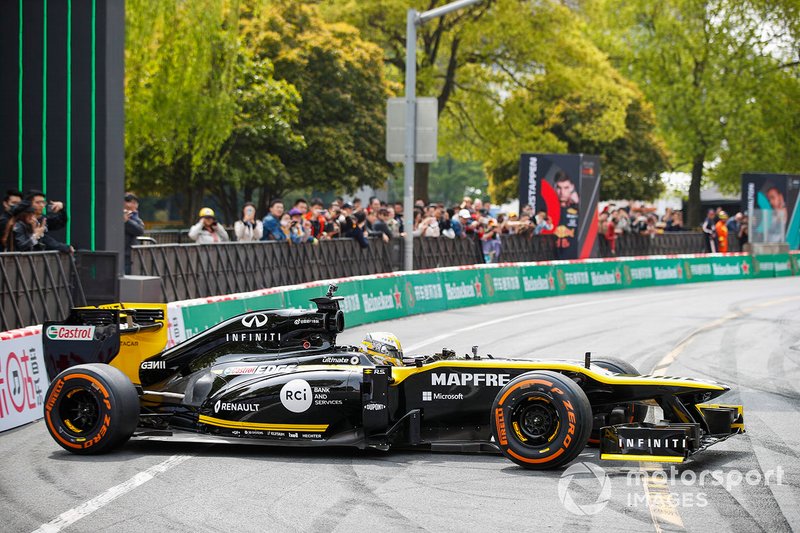 Demonstration with Guanyu Zhou, Renault F1 Team