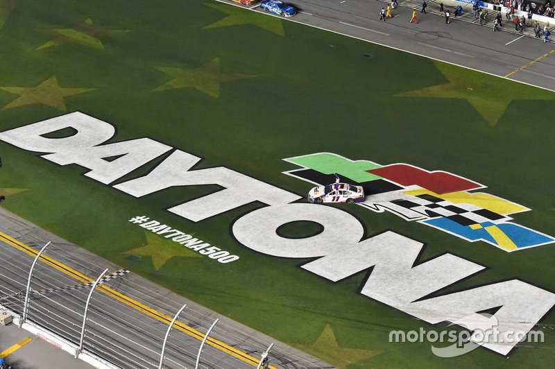 #11: Denny Hamlin, Joe Gibbs Racing, Toyota Camry FedEx Express celebrates his win