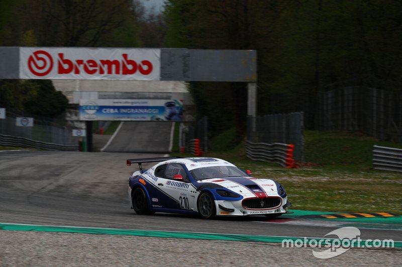 #210 Maserati Gran Turismo MC GT4, V-Action Racing Team: Cerqui-Pajuranta-Rodrigues