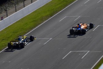 Daniel Ricciardo, Renault F1 Team R.S. 19 and Lando Norris, McLaren MCL34