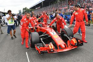 Kimi Raikkonen, Ferrari SF71H on the grid 