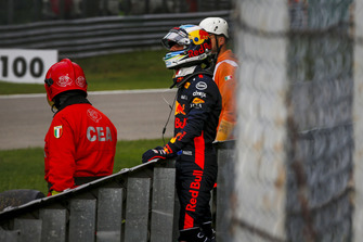 Daniel Ricciardo, Red Bull Racing retires from the race