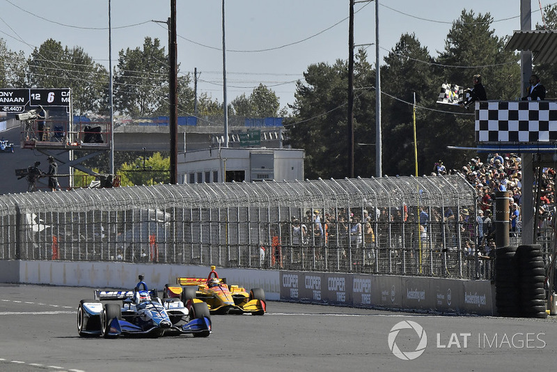 Takuma Sato, Rahal Letterman Lanigan Racing Honda, finis pertama