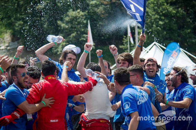 Festeggiamenti dopo la gara