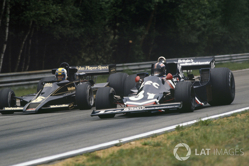 David Purley, Lec CRP1 Ford, leads Gunnar Nilsson Lotus 78 Ford