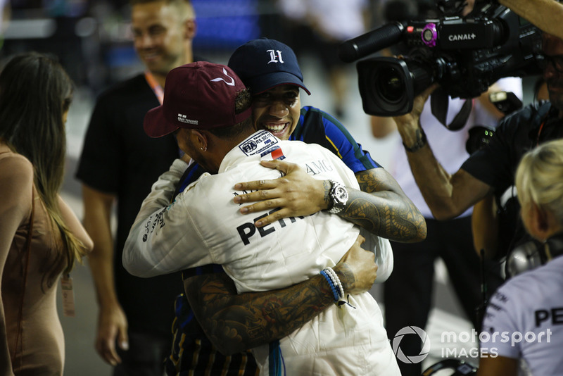 Lewis Hamilton 79. rajtelsősége a Forma-1-ben - F1 2018 - Szingapúri Nagydíj