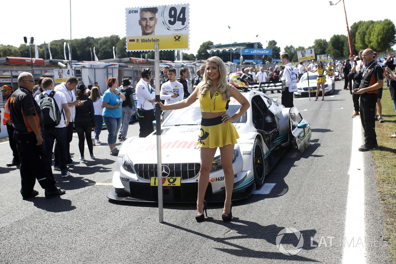La grid girl di Pascal Wehrlein, Mercedes-AMG Team HWA