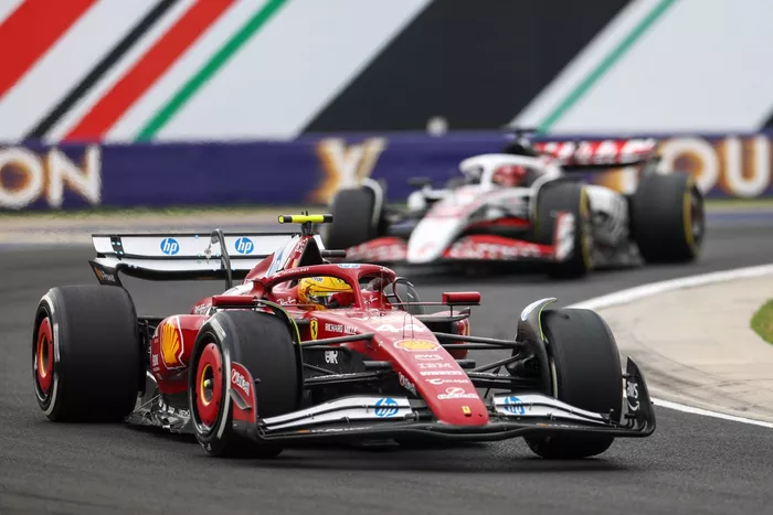 Lewis Hamilton, Ferrari, Esteban Ocon, Haas F1 Team